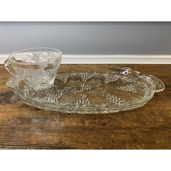 Vintage Anchor Hocking Glass Serving Snack Trays With Tea Cup And Grape Pattern - Picture 2 of 5